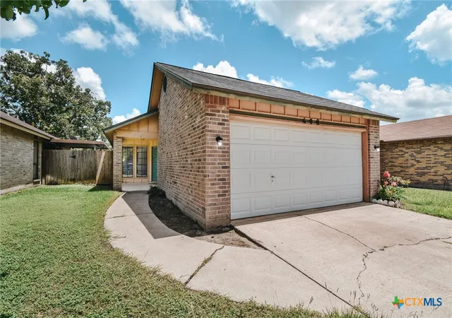 Homes for sale in Victoria, TX | 408 Waterford Dr, Victoria, TX 77901 | MLS# 616397