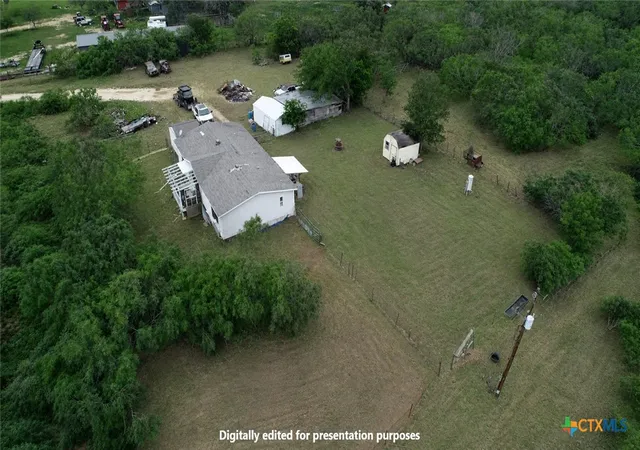 Homes for sale in Waelder, TX | 958 County Road 456, Waelder, TX 78959 | MLS# 616434