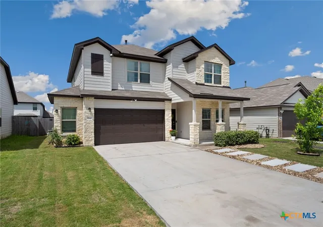 Photo 2 of Single family home for sale at 1044 Slight St, New Braunfels, TX 78130 | MLS# 616451 | Listing updated on 2026-06-16