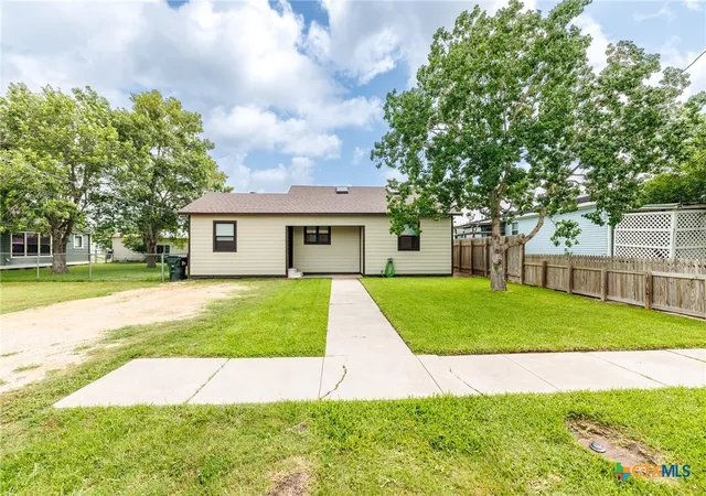 Photo 2 of Single family home for sale at 606 E Prairie St, Cuero, TX 77954 | MLS# 616181 | Listing updated on 2026-07-23