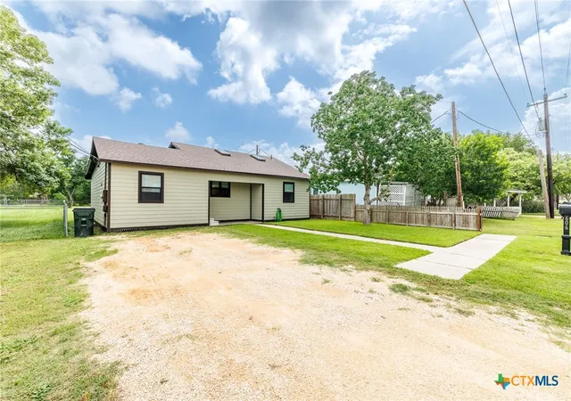 Photo 2 of Single family home for sale at 606 E Prairie St, Cuero, TX 77954 | MLS# 616181 | Listing updated on 2026-07-23
