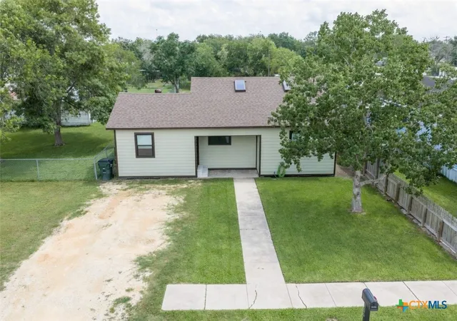 Photo 3 of Single family home for sale at 606 E Prairie St, Cuero, TX 77954 | MLS# 616181 | Listing updated on 2026-07-23