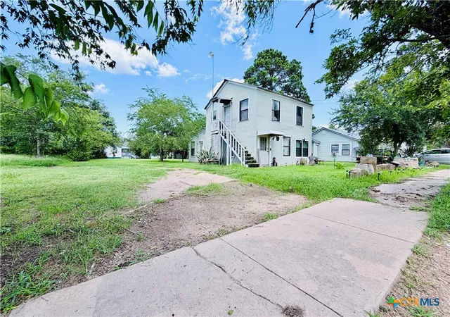 Homes for sale in Waelder, TX | 409 N Avenue D, Waelder, TX 78959 | MLS# 616557