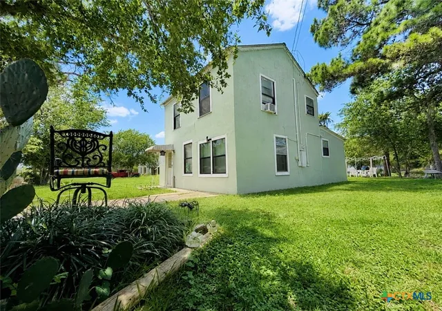 Homes for sale in Waelder, TX | 409 N Avenue D, Waelder, TX 78959 | MLS# 616557