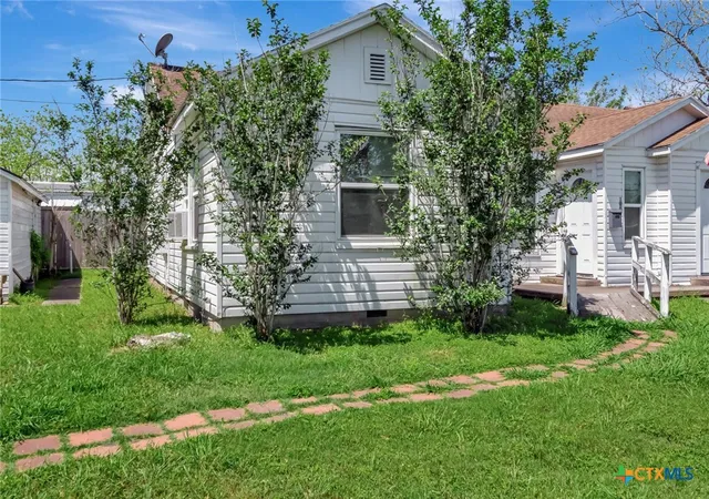 Photo 3 of Multi family home for sale at 1005 Macarthur St, Victoria, TX 77901 | MLS# 616577 | Listing updated on 2026-07-13