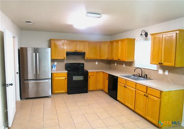 Photo 3 of Sale Pending at 702 Atlas Ave, Killeen, TX 76542 | MLS# 616314 | Listing updated on 2026-07-18