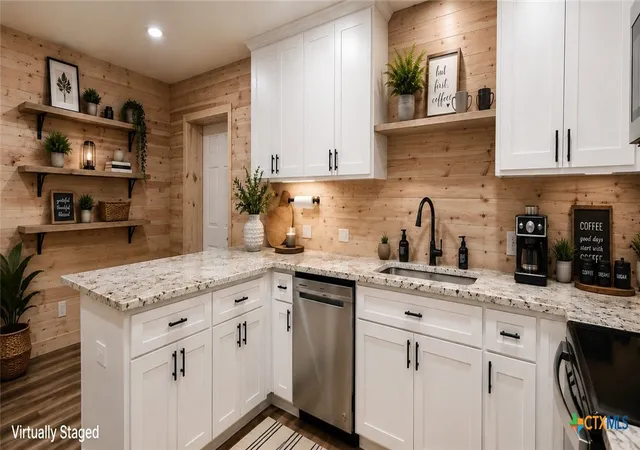 3rd image of 110 Live Oak St, Gonzales, TX 78629 | MLS# 616125