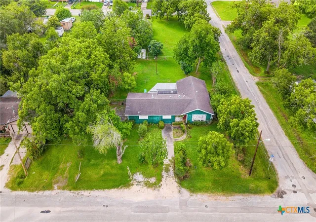 1st image of 401 Kerr St, Edna, TX 77957 | MLS# 616782