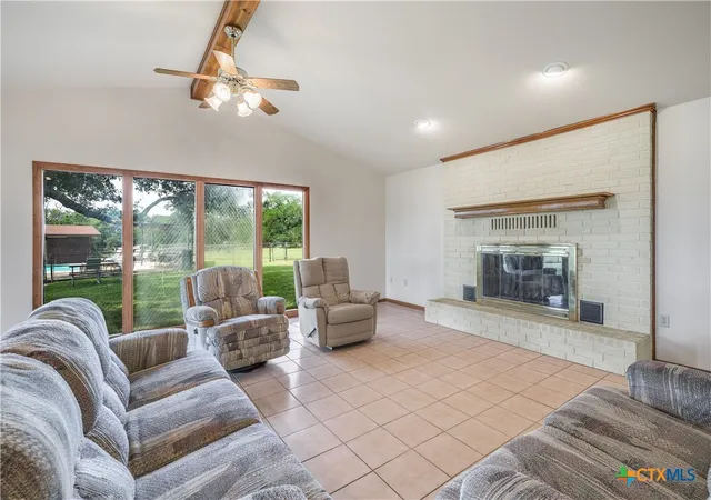 Homes for sale in Flatonia, TX | 1226 E Us Hwy 90, Flatonia, TX 78941 | MLS# 616852