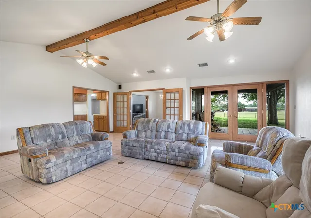 Homes for sale in Flatonia, TX | 1226 E Us Hwy 90, Flatonia, TX 78941 | MLS# 616852