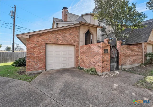 Homes for sale in Woodway, TX | 156 Pleasant Grove Ln, Woodway, TX 76712 | MLS# 616894