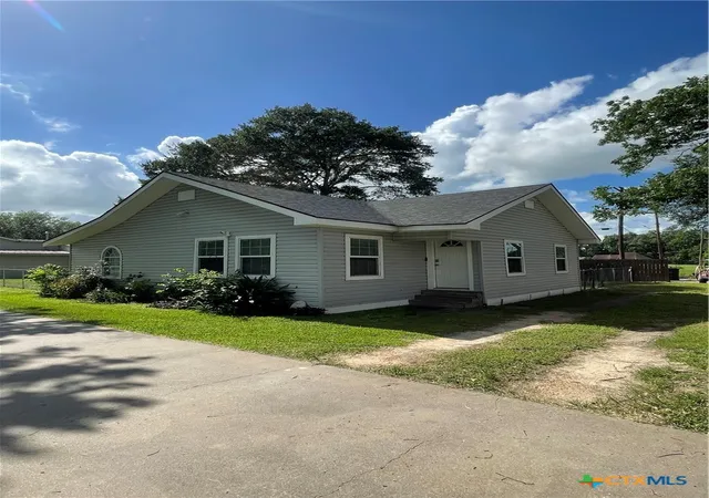 3rd image of 1006 South Street, El Campo, TX 77437 | MLS# 616918