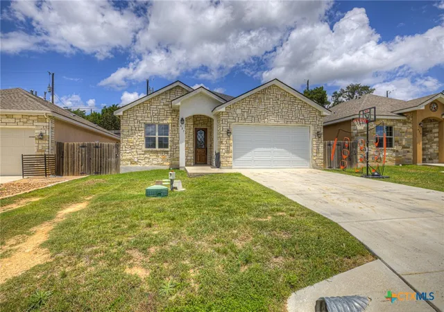 Photo 1 of Single family home for sale at 627 Hummingbird Hl, Canyon Lake, TX 78133 | MLS# 616814 | Listing updated on 2026-07-13