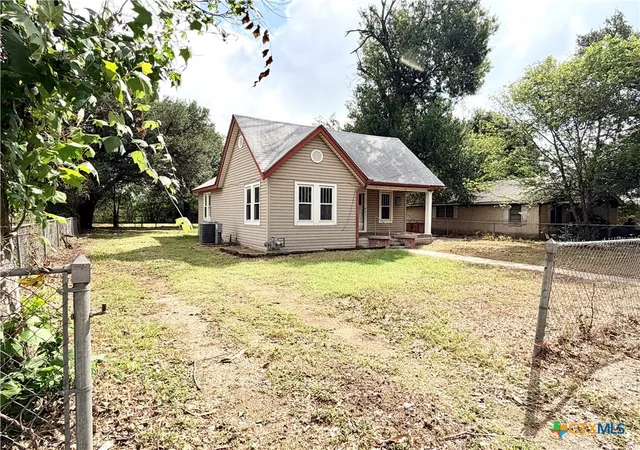 2nd image of 702 E 18th St, Cameron, TX 76520 | MLS# 617049