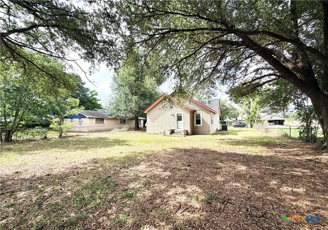 3rd image of 702 E 18Th St, Cameron, TX 76520 | MLS# 617049