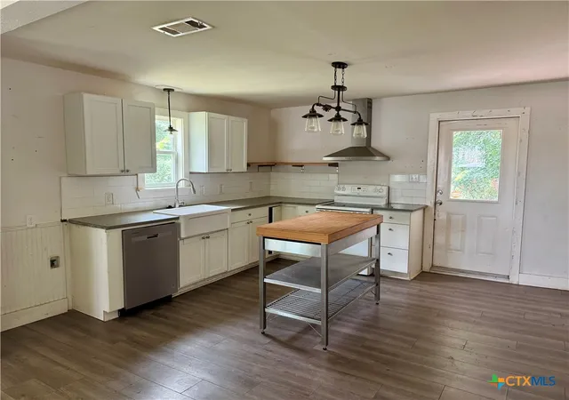 5th image of 708 Sheffield Ave, Llano, TX 78643 | MLS# 617090