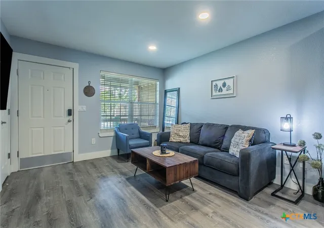 2nd image of 615 E 9th Ave, Belton, TX 76513 | MLS# 617455