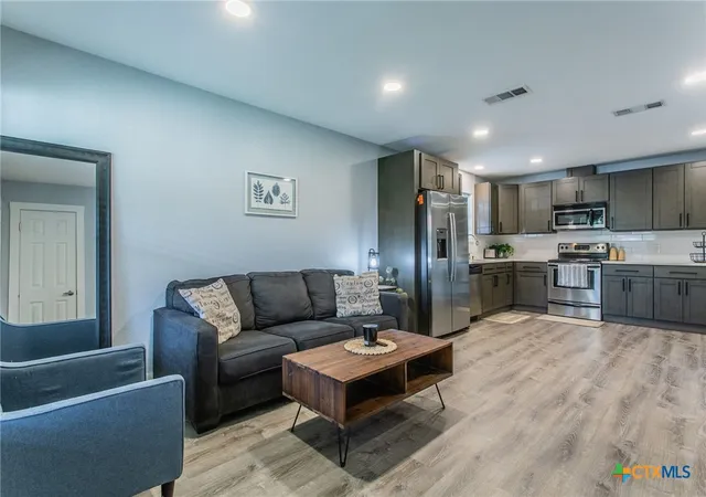 3rd image of 615 E 9Th Ave, Belton, TX 76513 | MLS# 617455