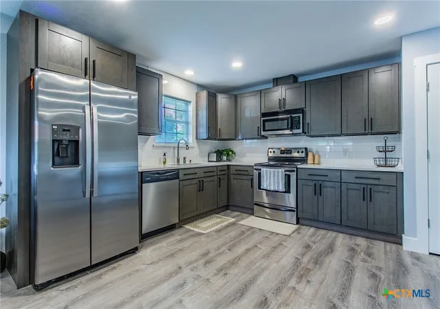 5th image of 615 E 9Th Ave, Belton, TX 76513 | MLS# 617455