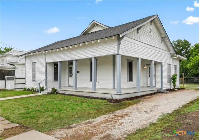 Photo 3 of Single family home for sale at 605 E Elm St, Hillsboro, TX 76645 | MLS# 617476 | Listing updated on 2026-07-23