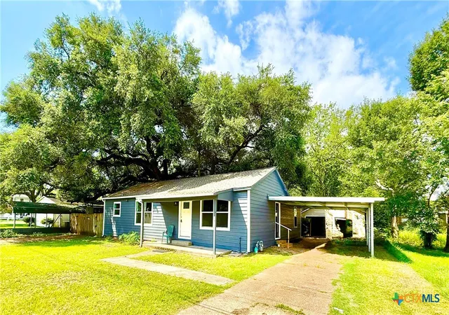 Homes for sale in Edna, TX | 307 S East St, Edna, TX 77957 | MLS# 617307