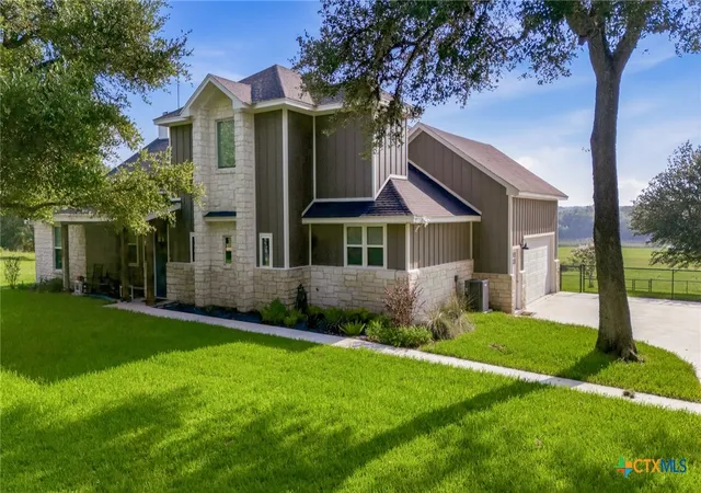 Photo 1 of Single family home for sale at 944 W Lake Trl, Victoria, TX 77905 | MLS# 616644 | Listing updated on 2026-07-01