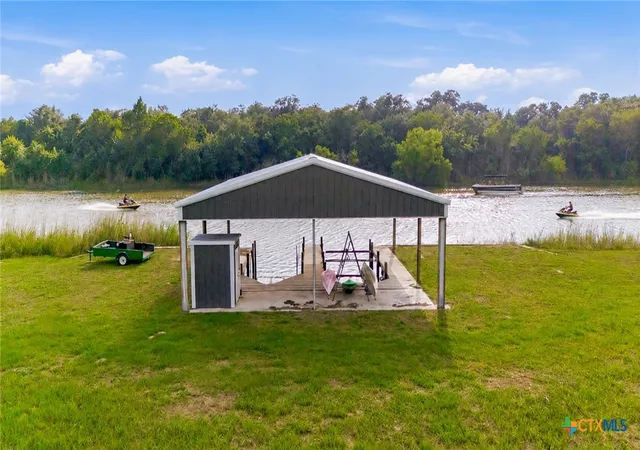 Photo 4 of Single family home for sale at 944 W Lake Trl, Victoria, TX 77905 | MLS# 616644 | Listing updated on 2026-07-01