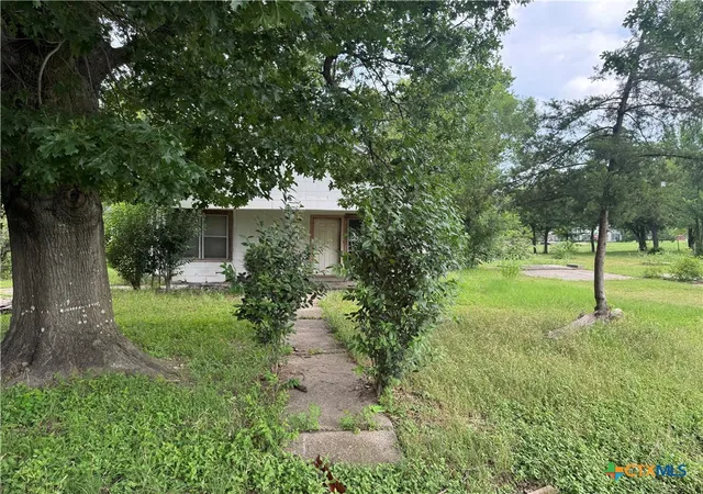 3rd image of 206 Farish Ave, Rosebud, TX 76570 | MLS# 617012