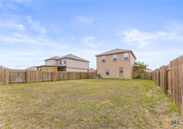 Listing Photo 2 - Condo for sale in building located at 304 Hyacinth Wy, Jarrell, TX 76537 - Unit #