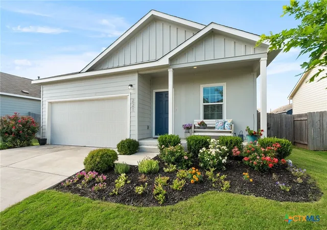 Photo 1 of Sale Pending at 221 Gabriels Blf Dr, Georgetown, TX 78626 | MLS# 617641 | Listing updated on 2026-07-04