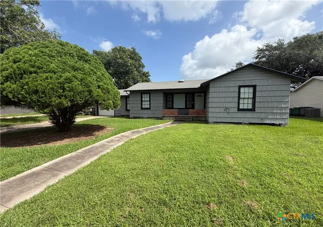 2nd image of 602 E Rosebud, Victoria, TX 77901 | MLS# 617410
