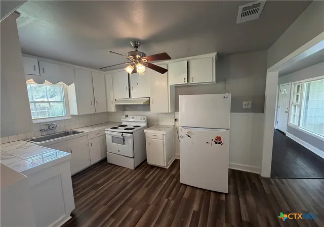 5th image of 602 E Rosebud, Victoria, TX 77901 | MLS# 617410