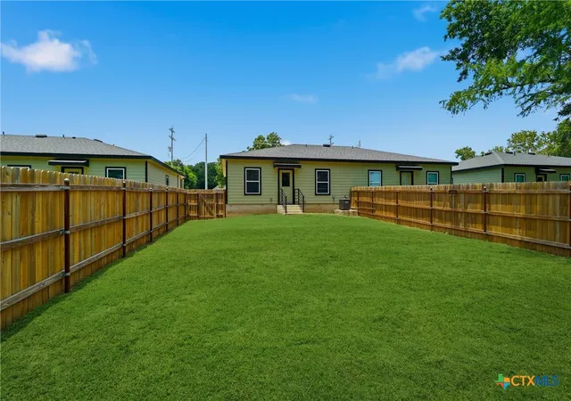 14th image of 611 E Martindale St #A & B, Seguin, TX 78155 | MLS# 617780