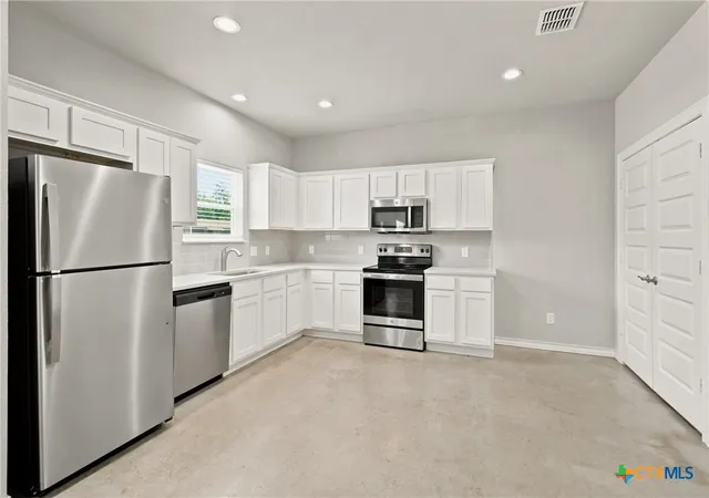 3rd image of 611 E Martindale St #A & B, Seguin, TX 78155 | MLS# 617780