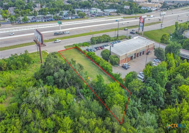 3rd image of 3210 S General Bruce Dr, Temple, TX 76504 | MLS# 617802
