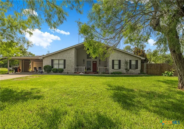 Photo 1 of Single family home for sale at 404 Cottonwood, Victoria, TX 77904 | MLS# 617356 | Listing updated on 2026-07-22