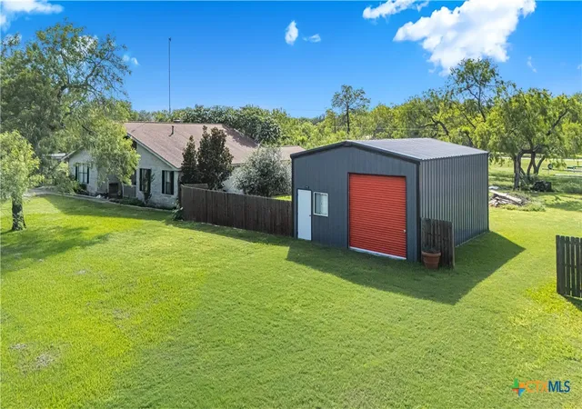 Photo 2 of Single family home for sale at 404 Cottonwood, Victoria, TX 77904 | MLS# 617356 | Listing updated on 2026-07-22