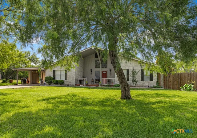 Photo 2 of Single family home for sale at 404 Cottonwood, Victoria, TX 77904 | MLS# 617356 | Listing updated on 2026-07-22