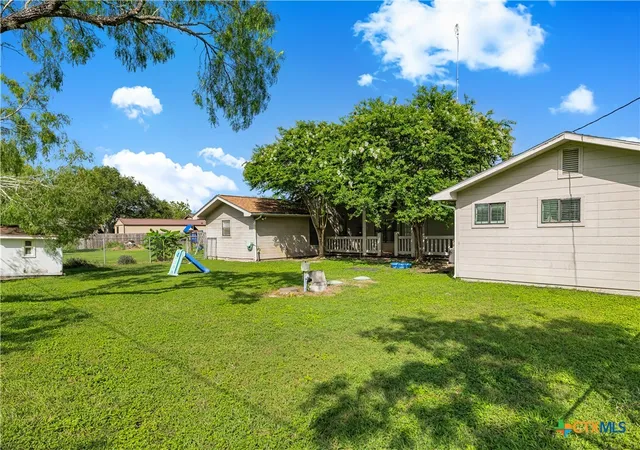 Photo 3 of Single family home for sale at 404 Cottonwood, Victoria, TX 77904 | MLS# 617356 | Listing updated on 2026-07-22