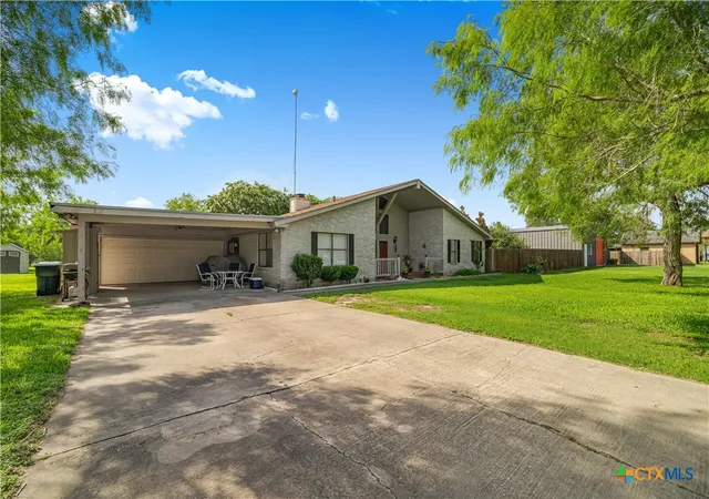Photo 4 of Single family home for sale at 404 Cottonwood, Victoria, TX 77904 | MLS# 617356 | Listing updated on 2026-07-22