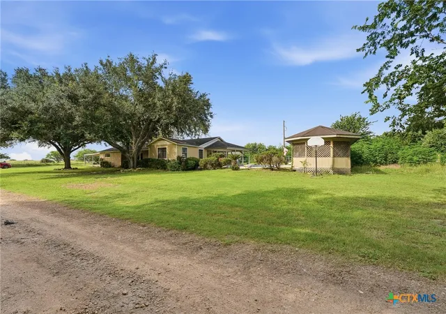 Photo 4 of Single family home for sale at 154 County Rd 321, Yoakum, TX 77995 | MLS# 618036 | Listing updated on 2026-07-13