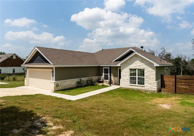 Photo 2 of Single family home for sale at 1110 County Rd 1045, Lampasas, TX 76550 | MLS# 617903 | Listing updated on 2026-07-02