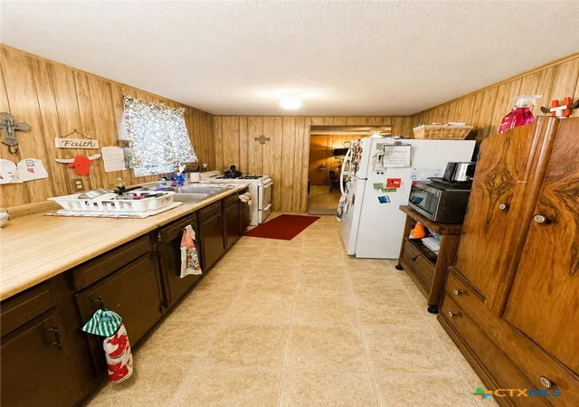 2nd image of 109 S Colorado St, Edna, TX 77957 | MLS# 618135