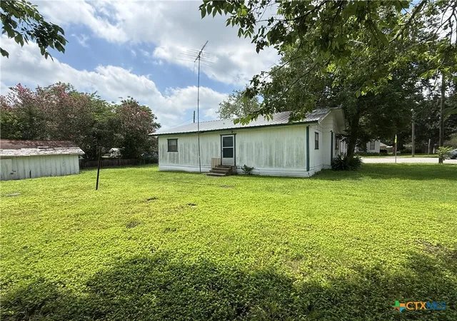 11th image of 603 E North Main St, Flatonia, TX 78941 | MLS# 618014