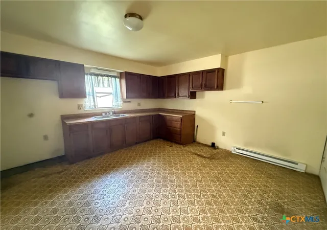 3rd image of 603 E North Main St, Flatonia, TX 78941 | MLS# 618014
