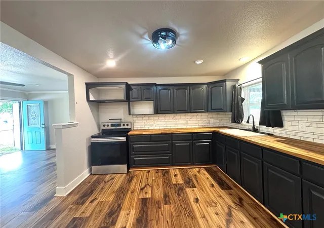 2nd image of 2402 Oak Dr, Gatesville, TX 76528 | MLS# 618270