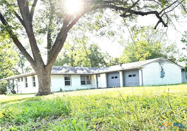 Photo 1 of Single family home for sale at 302 Smith St, Gonzales, TX 78629 | MLS# 617667 | Listing updated on 2026-09-22