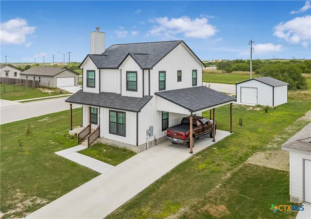 Homes for sale in Kenedy, TX | 501 Sendera Wy, Kenedy, TX 78119 | MLS# 618198