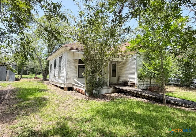 1st image of 202 Vollentine St, Yoakum, TX 77995 | MLS# 618494