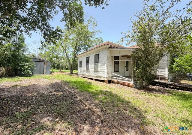 Photo 2 of Single family home for sale at 202 Vollentine St, Yoakum, TX 77995 | MLS# 618494 | Listing updated on 2026-07-27